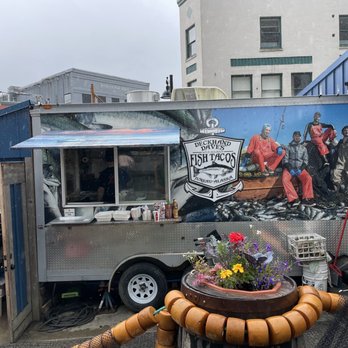 Deckhand Dave's Fish Tacos - Outside - Food Trucks Near Me - Juneau, Alaska