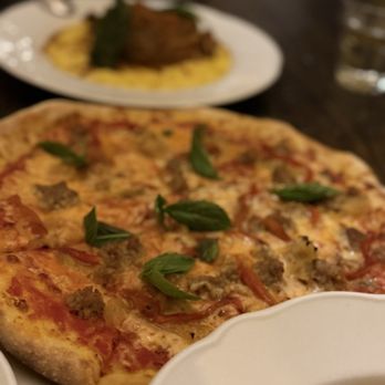 Il Postino - Salsiccia $28 italian sausage, caramelized onion, roasted red peppers, fior di latte, tomato sauce - Italian Near Me - Unionville, Ontario