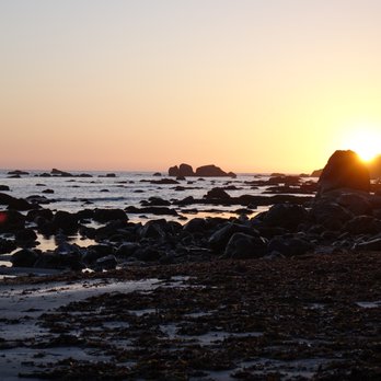 Lowden's Beachfront Lodging - Grabbing a great sunset - Bed & Breakfast Near Me - Brookings, Oregon Lowden's Beachfront Lodging - Grabbing a great sunset - Bed & Breakfast Near Me - Brookings, Oregon