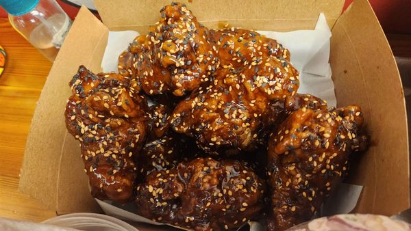 Dak Dak Wings by null