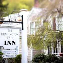 Huntington House Inn - Side of the Inn