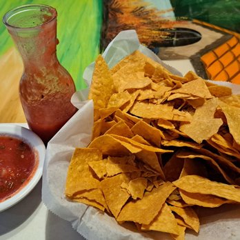 Los Mariachis Mexican Restaurant - nachos and salsa - Mexican Near Me - Columbus, Ohio