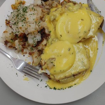 Cozy Corner - Eggs Benedict - Diners Near Me - Miami Springs, Florida