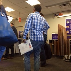 FedEx Ship Center - Everyone just started to get pissed