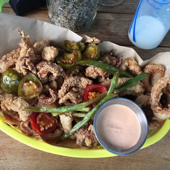Streeterville Social - Crispy calamari - Cocktail Bars Near Me - Chicago, Illinois