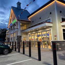 Royal Farms - The building