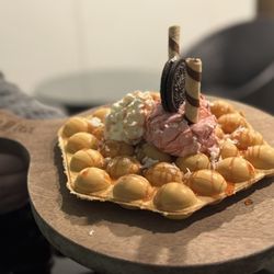 Just Tea - Egg puff with strawberry ice cream