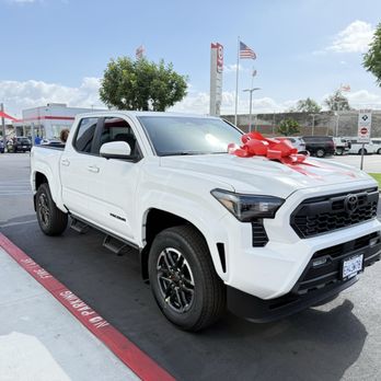 Longo Toyota - Car Dealers Near Me - El Monte, California Longo Toyota - Car Dealers Near Me - El Monte, California