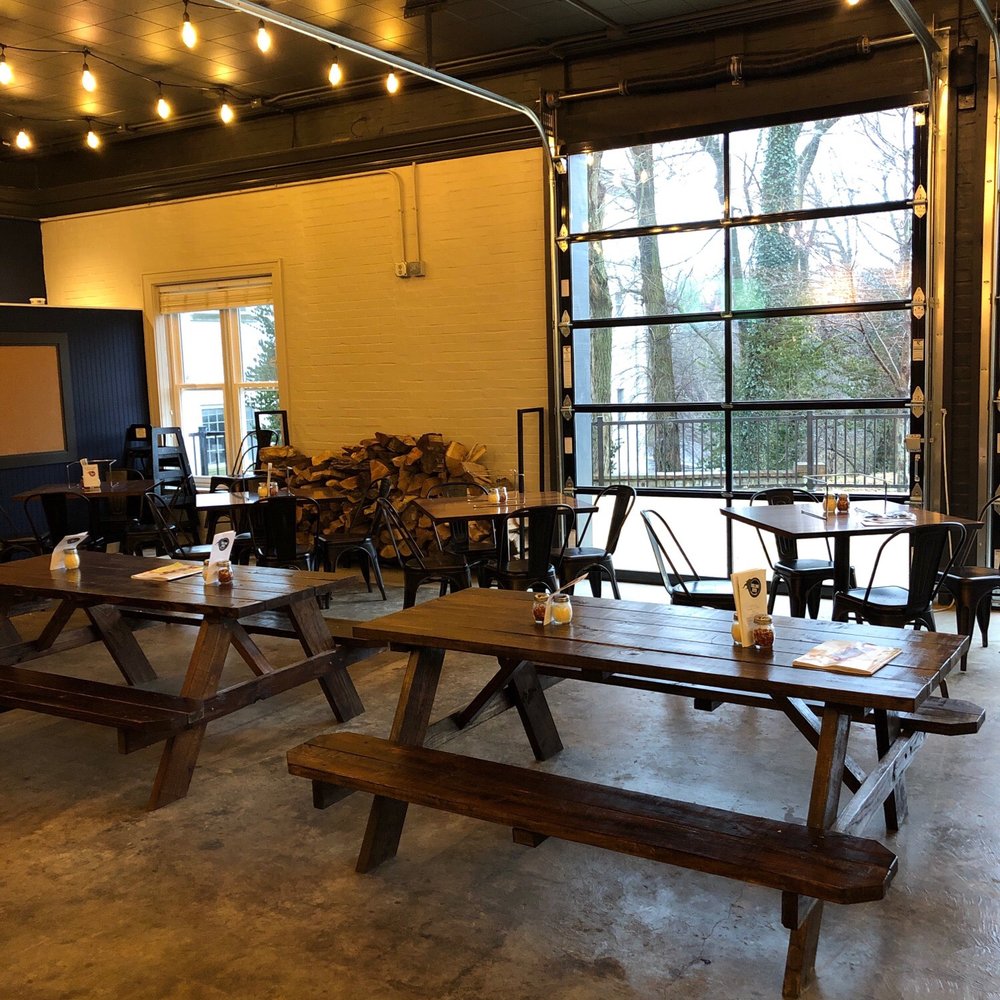 Rolling Oven - Well done Rolling Oven. Love the feel and look of this place - Pizza Near Me - Versailles, Kentucky Rolling Oven - Well done Rolling Oven. Love the feel and look of this place - Pizza Near Me - Versailles, Kentucky
