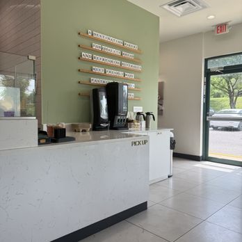Tous Les Jours - Pick up wait area - Bakeries Near Me - Burke, Virginia