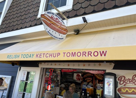 Hot Dog Tommy's by null