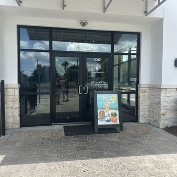Another Broken Egg Cafe - Front entrance - American Near Me - Orlando, Florida