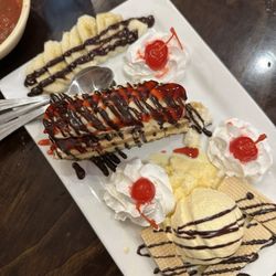 Dos Amigos - Banana cream cake with ice cream