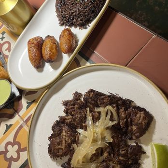 Havana 1957 - Vaca Frita, dry tasteless beef with weird sourly onions and raw rices - Cuban Near Me - Miami Beach, Florida Havana 1957 - Vaca Frita, dry tasteless beef with weird sourly onions and raw rices - Cuban Near Me - Miami Beach, Florida