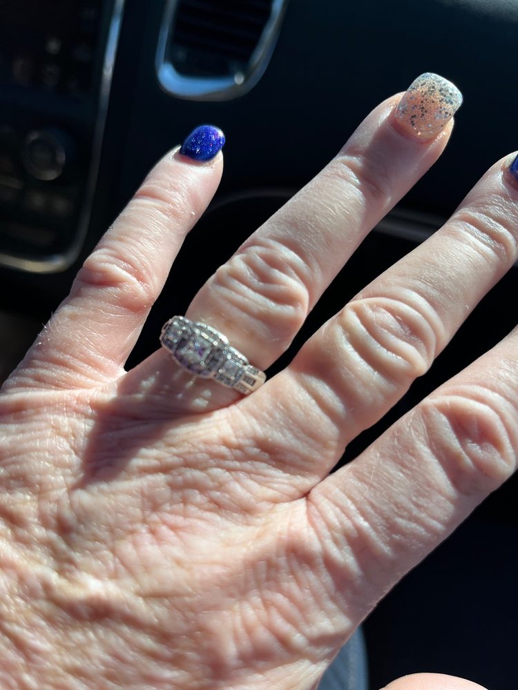 HELZBERG DIAMONDS Updated August 2024 26 Reviews 5112 Meadowood