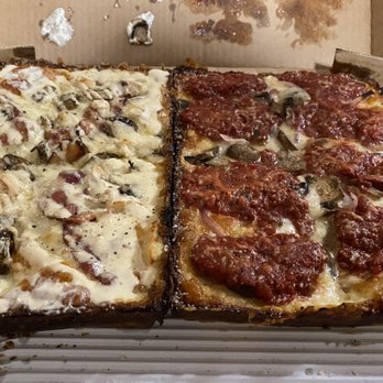 Palazzo Di Pizza - Chicken carbonara pizza and sausage red onion and mushroom pizza. - Pizza Near Me - Royal Oak, Michigan Palazzo Di Pizza - Chicken carbonara pizza and sausage red onion and mushroom pizza. - Pizza Near Me - Royal Oak, Michigan
