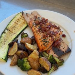The Stonebridge Bar and Grill - Cedar Samon (maple & bacon)