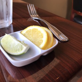 Sawaddee - Nice presentation when I asked for lemons - Sushi Bars Near Me - Miami Beach, Florida