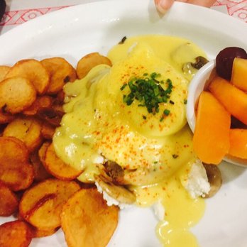 Le Vieux St-Laurent - Breakfast & Brunch Near Me - Montreal, Quebec Le Vieux St-Laurent - Breakfast & Brunch Near Me - Montreal, Quebec