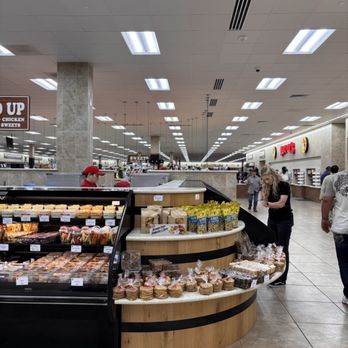 Buc-ee's - Gas Stations Near Me - Hillsboro, Texas