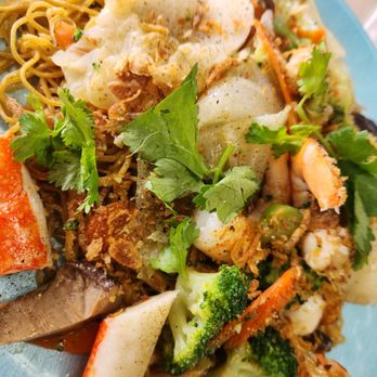 Viet Chubby Boy - Stir-Fried Egg Noodles with Seafood - Asian Fusion Near Me - Honolulu, Hawaii