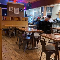 Varee Asian Cafe & Bakery - Interior