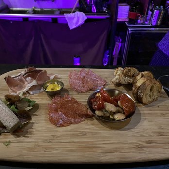 Niche Wine Bar - Wine Bars Near Me - Vancouver, Washington