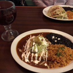 Sangria with carnitas enchiladas Sangria with carnitas enchiladas