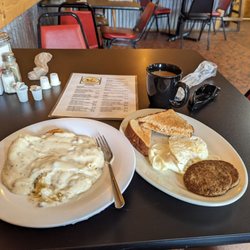 Paul's Diner - Biscuits and gravy, sausage eggs and toast