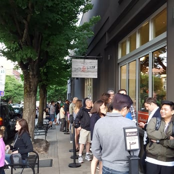 Alphabet District - Long line for salt and straw - Local Flavor Near Me - Portland, Oregon
