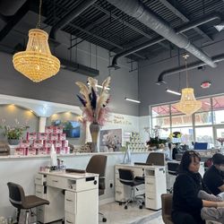 Urban Nails and Spa - Beautiful decor and so so clean!