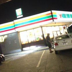 7-Eleven - Exterior