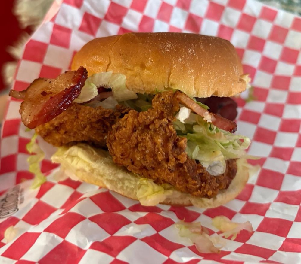 Chicken Willie’s Food Truck Logo