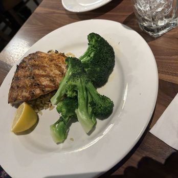 Aubrey's - Salmon with rice and broccoli - Pizza Near Me - Lebanon, Tennessee