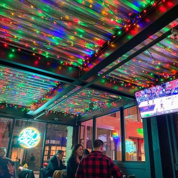 Uno Mas - Dining room looking out onto the street - Tex-Mex Near Me - Dallas, Texas