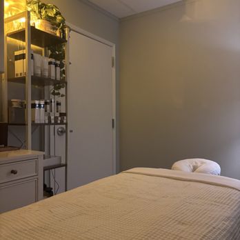 The Maris Spa - Treatment room - Massage Therapy Near Me - Renton, Washington The Maris Spa - Treatment room - Massage Therapy Near Me - Renton, Washington