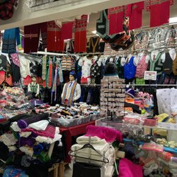 V Nai Mini Mall - Traditional Hmong clothing