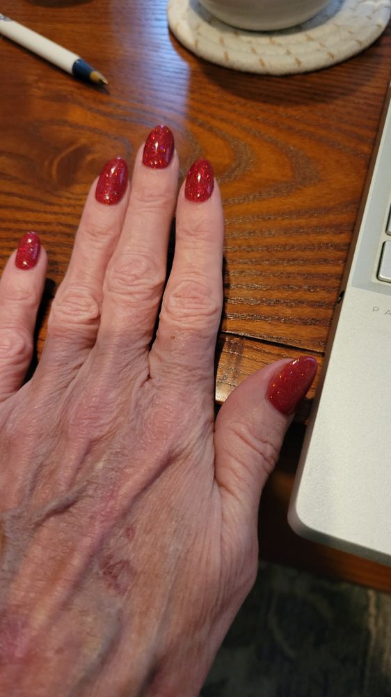 Lovely Nails & Spa Logo