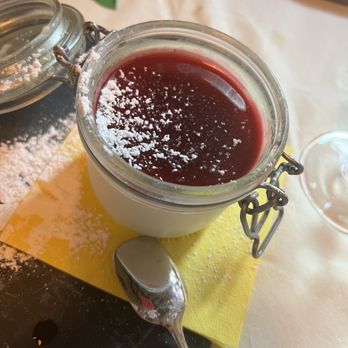 Iari The Vino - Strawberry pannacotta - Italian Near Me - Rome, RM