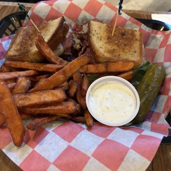 Grizzly Cafe - Ruben sandwich - American Near Me - Wrightwood, California Grizzly Cafe - Ruben sandwich - American Near Me - Wrightwood, California