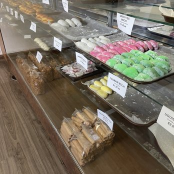 Nisshodo Candy Store - Afternoon selection (go early for maximum selection) - Candy Stores Near Me - Honolulu, Hawaii