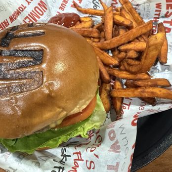 Wtf Burger Bar - Cheeseburger and sweet potato fries - American Near Me - Cabo San Lucas, BCS Wtf Burger Bar - Cheeseburger and sweet potato fries - American Near Me - Cabo San Lucas, BCS