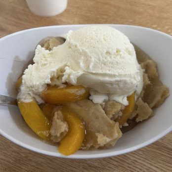 The Glade Diner - Peache Cobbler with vanilla ice cream. - American Near Me - Mount Juliet, Tennessee The Glade Diner - Peache Cobbler with vanilla ice cream. - American Near Me - Mount Juliet, Tennessee