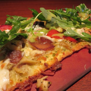 Seasons 52 - RW lunch Grilled Garlic Pesto Chicken flatbread ($9.80 a la carte) 8/2015 - New American Near Me - Chestnut Hill, Massachusetts Seasons 52 - RW lunch Grilled Garlic Pesto Chicken flatbread ($9.80 a la carte) 8/2015 - New American Near Me - Chestnut Hill, Massachusetts