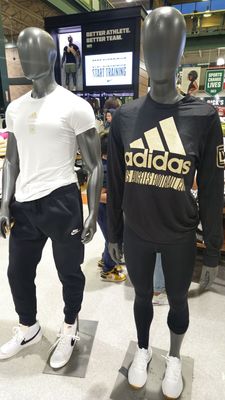 DICK'S Sporting Goods by null