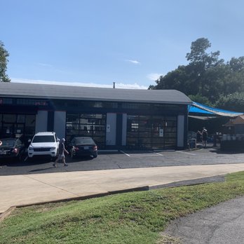 Bowstring Pizza and Brewyard - The main bar building is a converted Gulf Oil crude barrel storage garage - Bars Near Me - Raleigh, North Carolina Bowstring Pizza and Brewyard - The main bar building is a converted Gulf Oil crude barrel storage garage - Bars Near Me - Raleigh, North Carolina