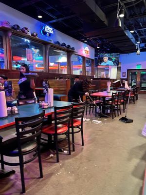 Wings 'N More by null