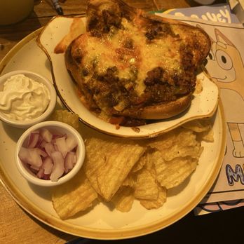 The Squeaky Cork - Chili dog was two thumbs up from my kiddo. - Scottish Near Me - Albany, Oregon