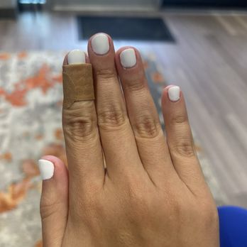 Che Bella Nails & Spa - Cut fingernail cuticle - Nail Salons Near Me - Bulverde, Texas