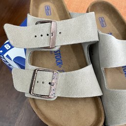 What's wrong with these buckles? What's wrong with these buckles?